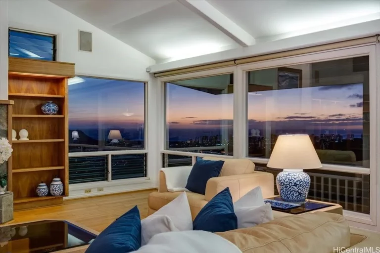 1994 Alaeloa Street, Honolulu, HI 96821